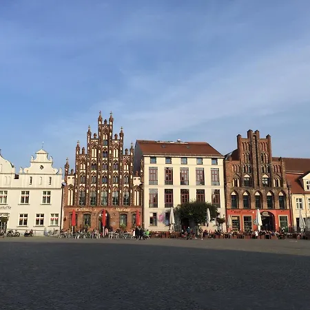 Appartement Mit Grosser Dachterrasse Im Herzen Greifswalds *