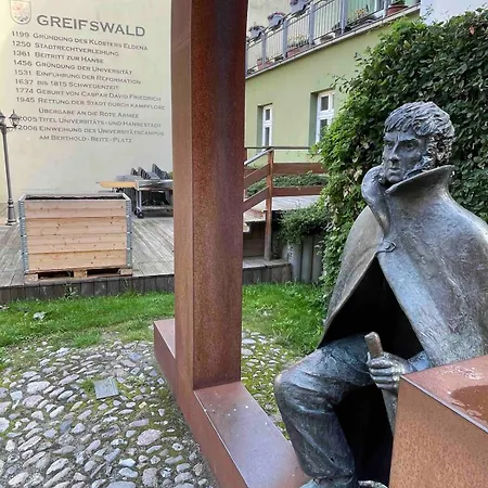 Appartement Mit Grosser Dachterrasse Im Herzen Greifswalds